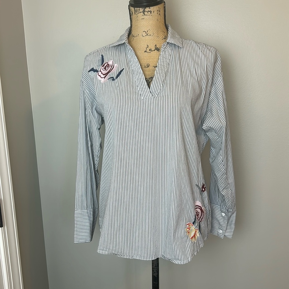 Skies are blue top size xs petite